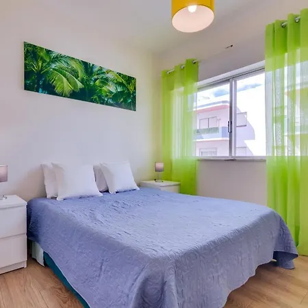 Mar 2br - 250m Apartment