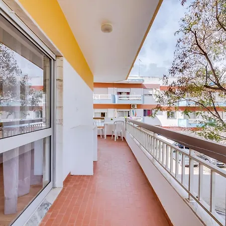 2br - Near The At Homesbyfc Apartment